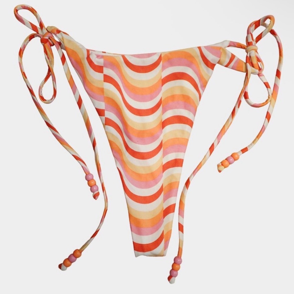 ☀️L-space String Bikini Bottoms - Picture 2 of 11
